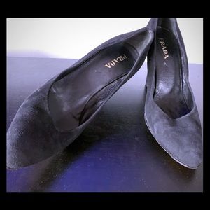 Vintage Prada Almond Toe Pumps 👀